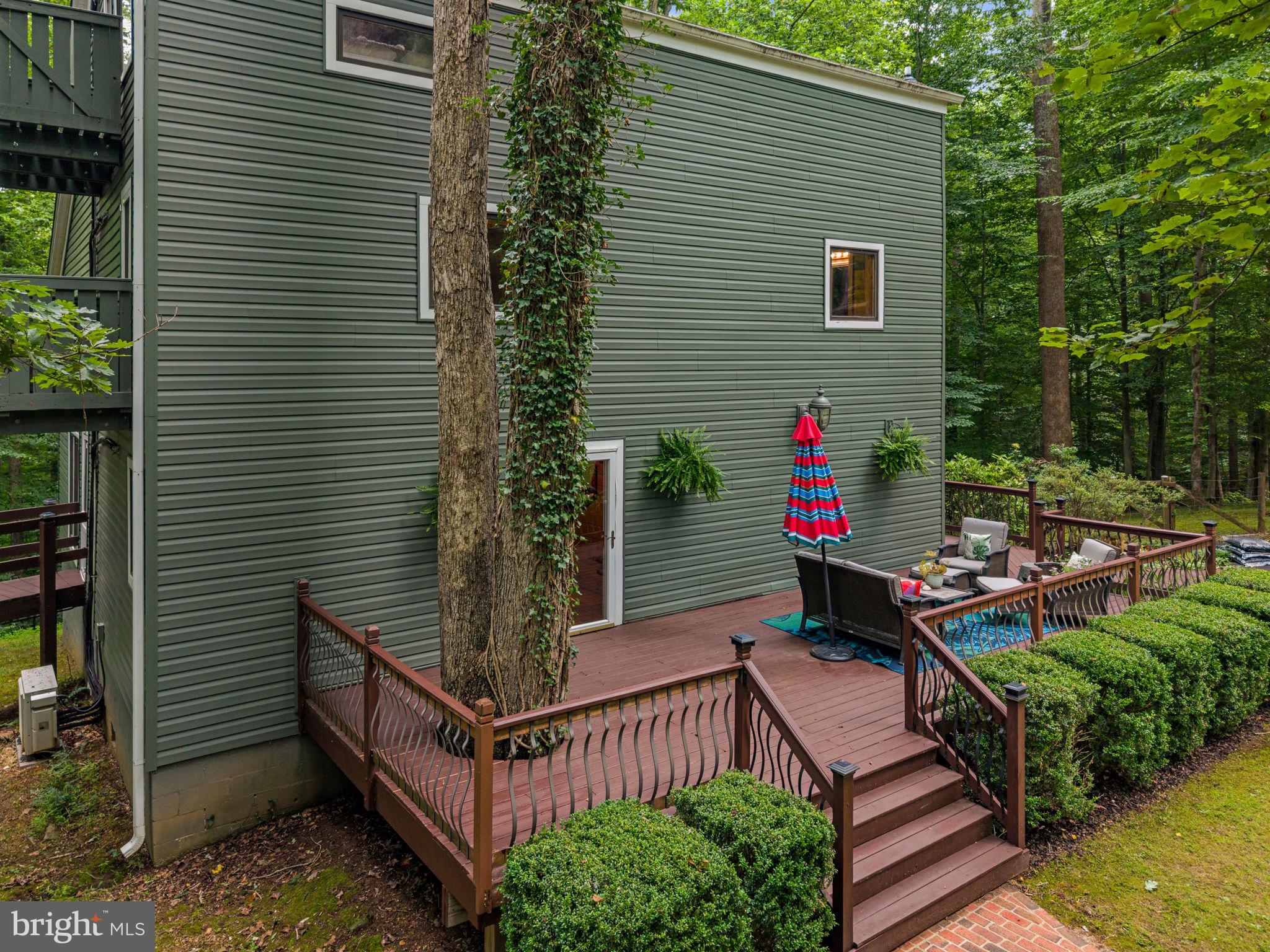 9914 CREST COURT