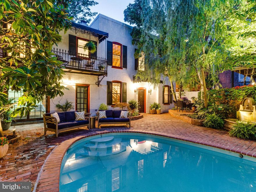 ONE OF A KIND PRIVATE RETREAT blt in 1877 as a stable.Then used as Organ Fac for 60yrs.This EXCEPTIONAL prop is hidden behind its majestic electronic entrance.IT HAS SOARING 26FT CEILINGS,dazzling light filled loft,balcony w/library wall,2 splendid mastersuites each w/beautiful bath, secluded garden arranged around pool-grt for entertaining. An intelligent reno combining luxury w/character.