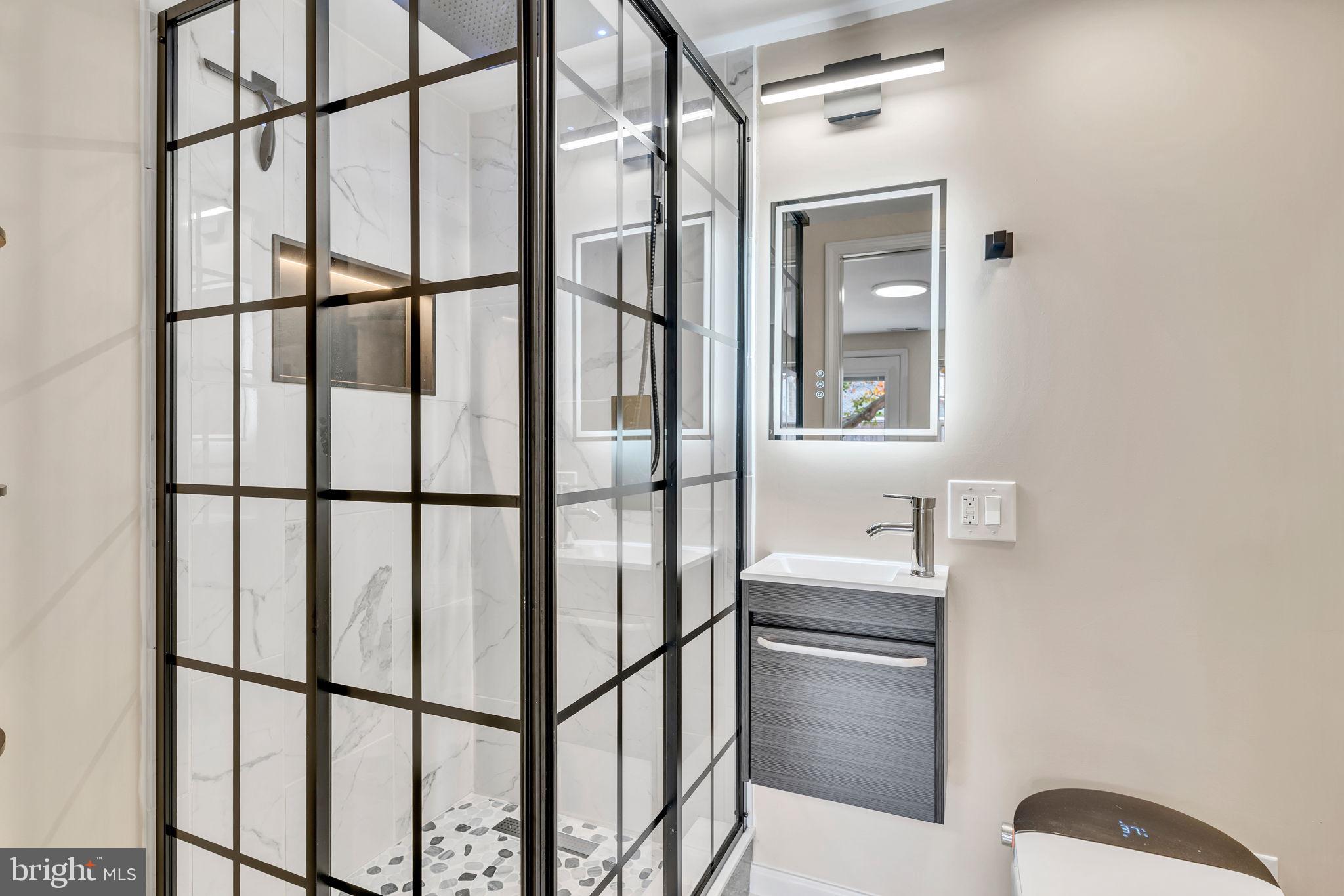 TUXEDO - Residential