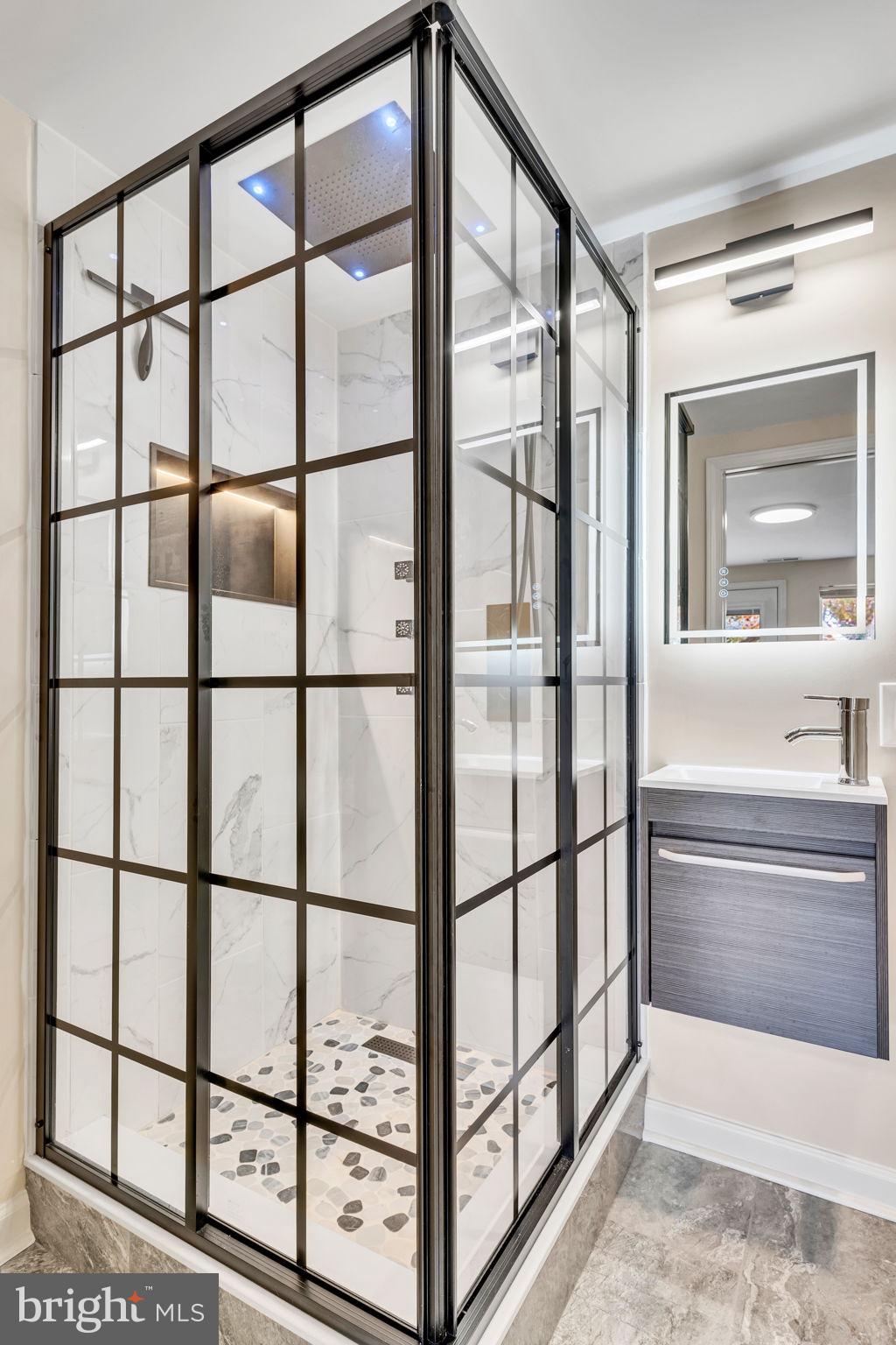 TUXEDO - Residential