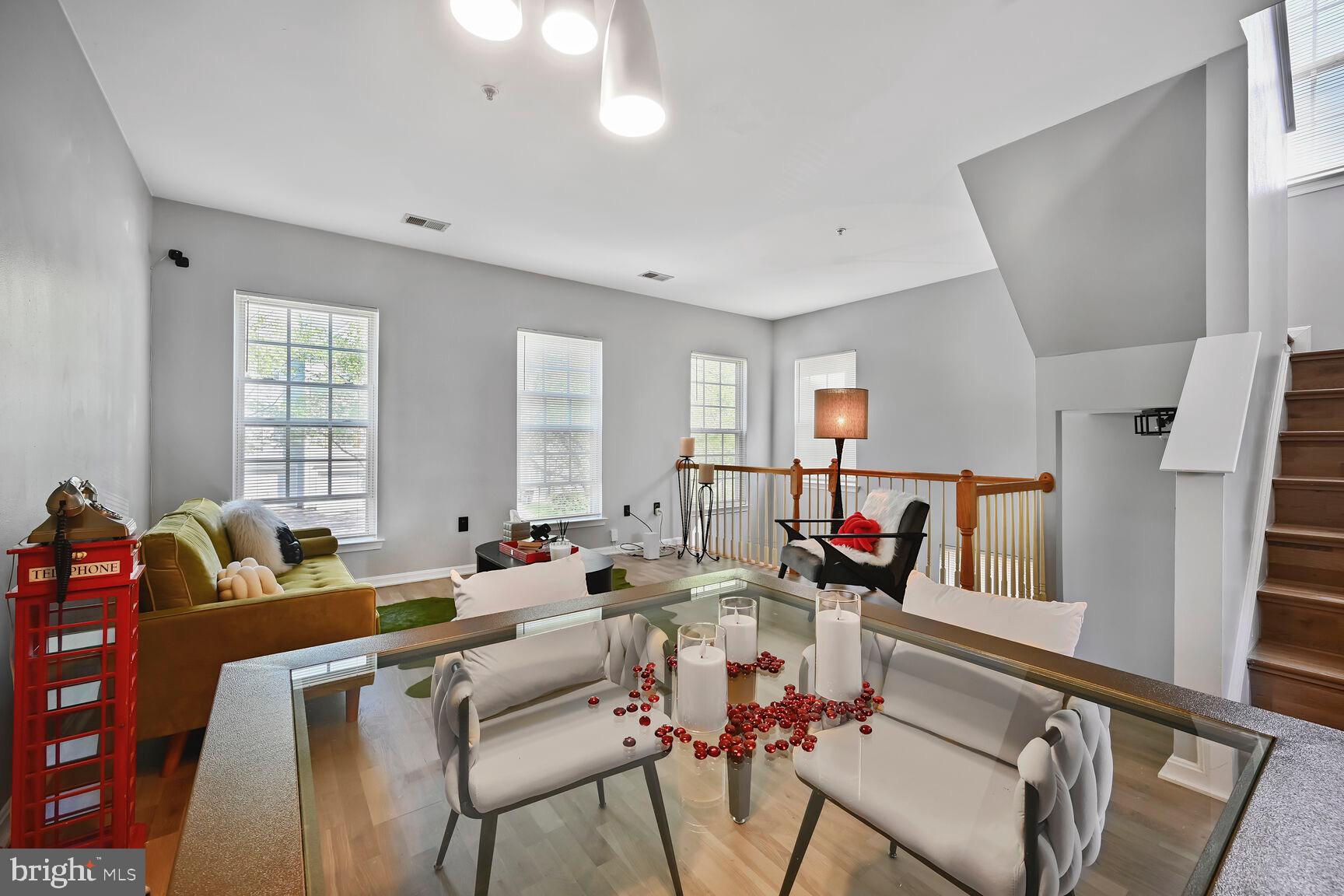 2015 TREMONT STREET SE