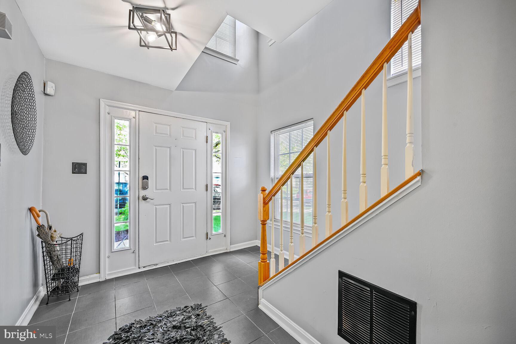 2015 TREMONT STREET SE