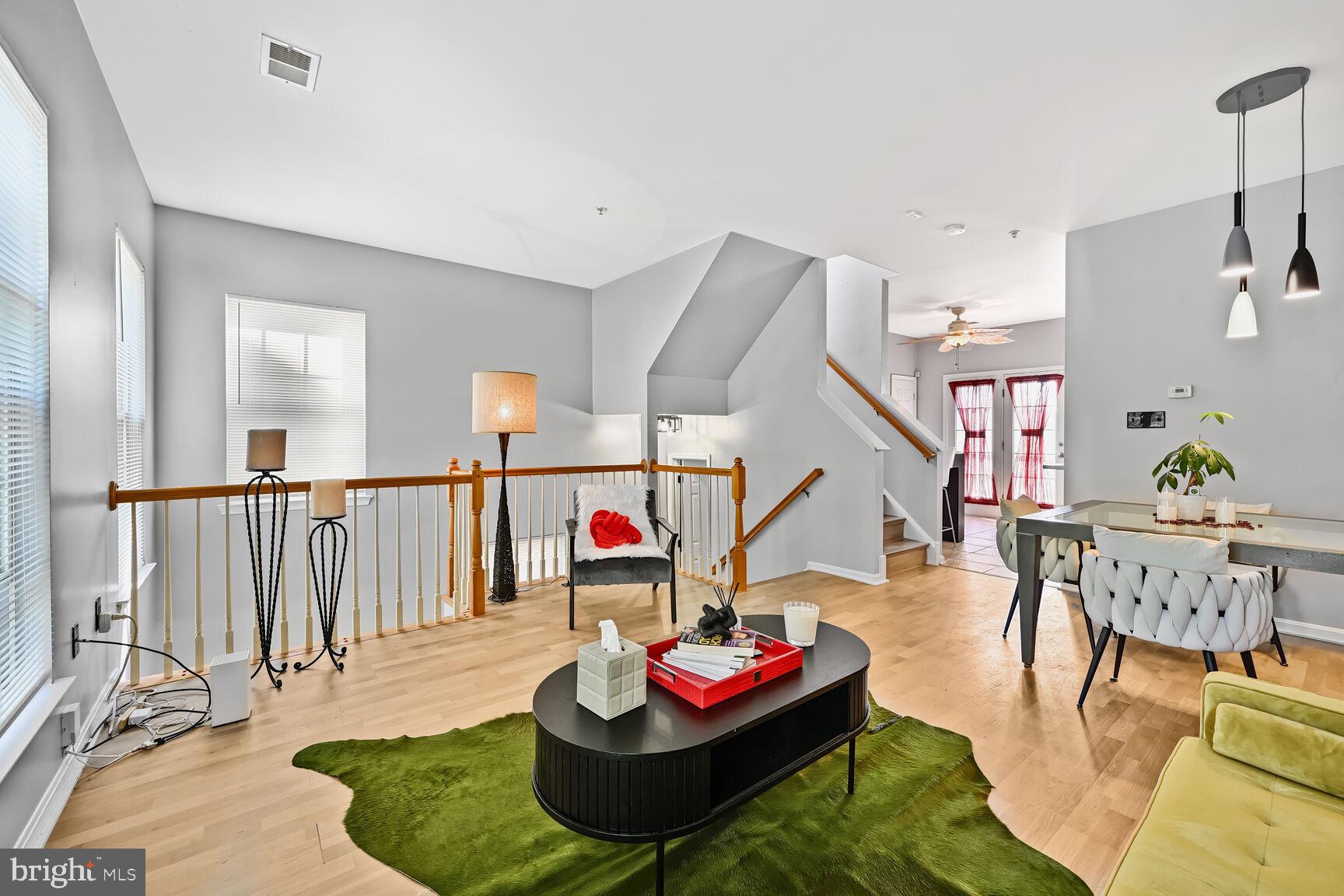 2015 TREMONT STREET SE