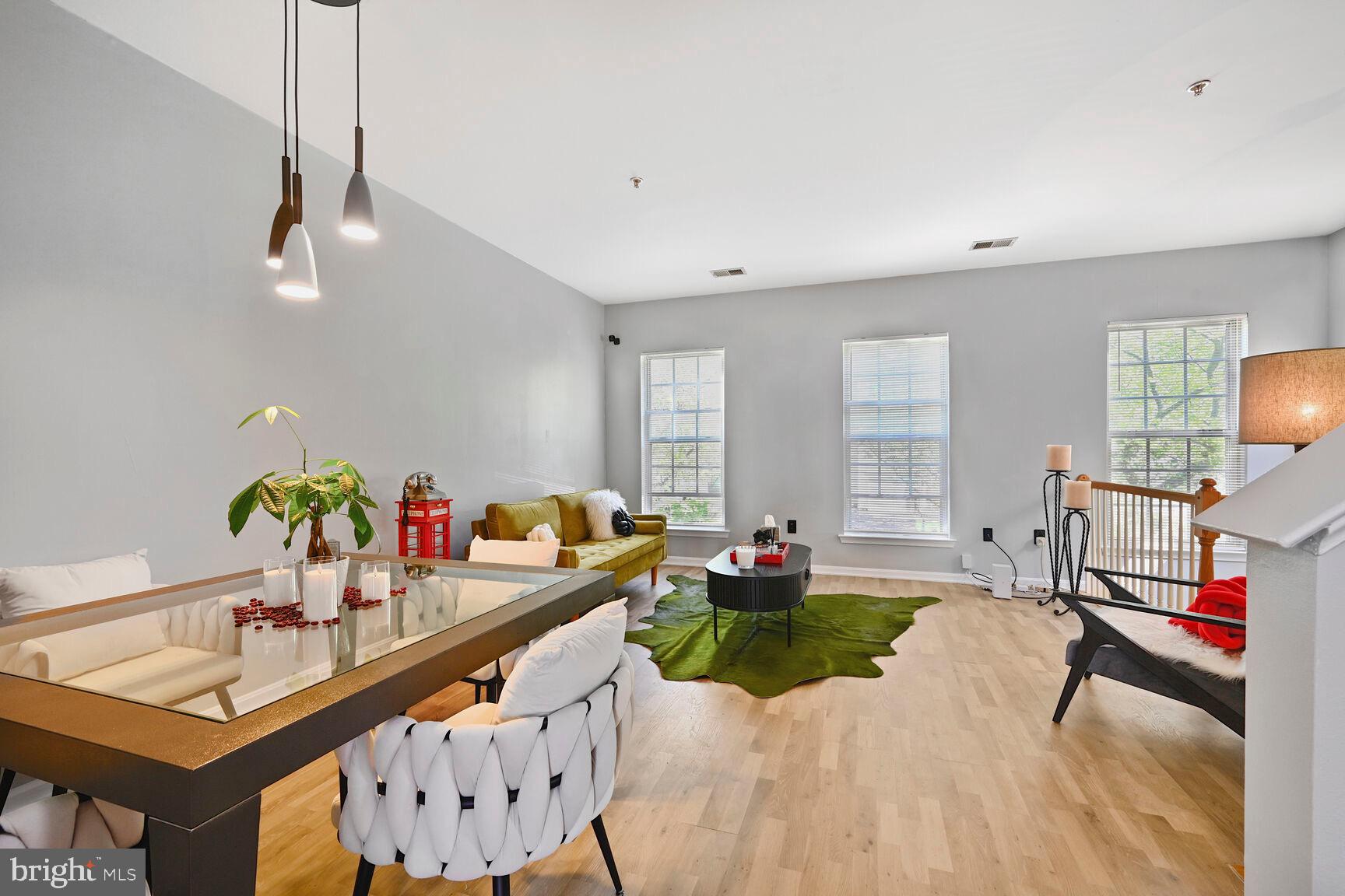 2015 TREMONT STREET SE