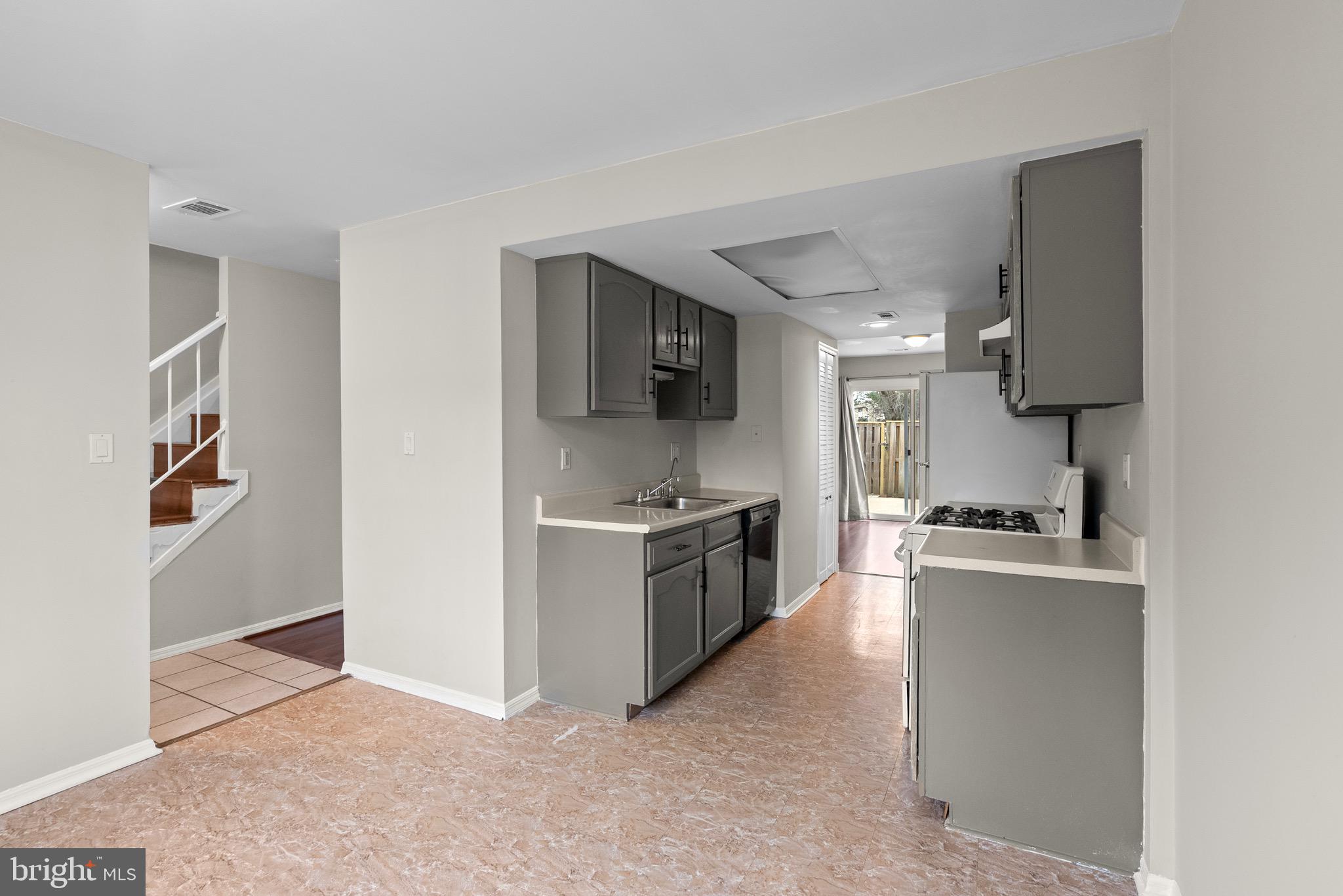 5773 YELLOWROSE COURT