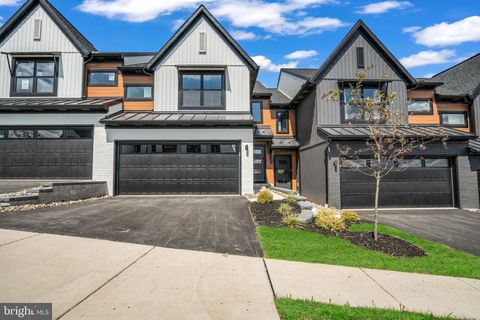 Photo of 2141 S Autumn Chase Drive #021-04, MECHANICSBURG, PA 17055 (MLS # PACB2048304)