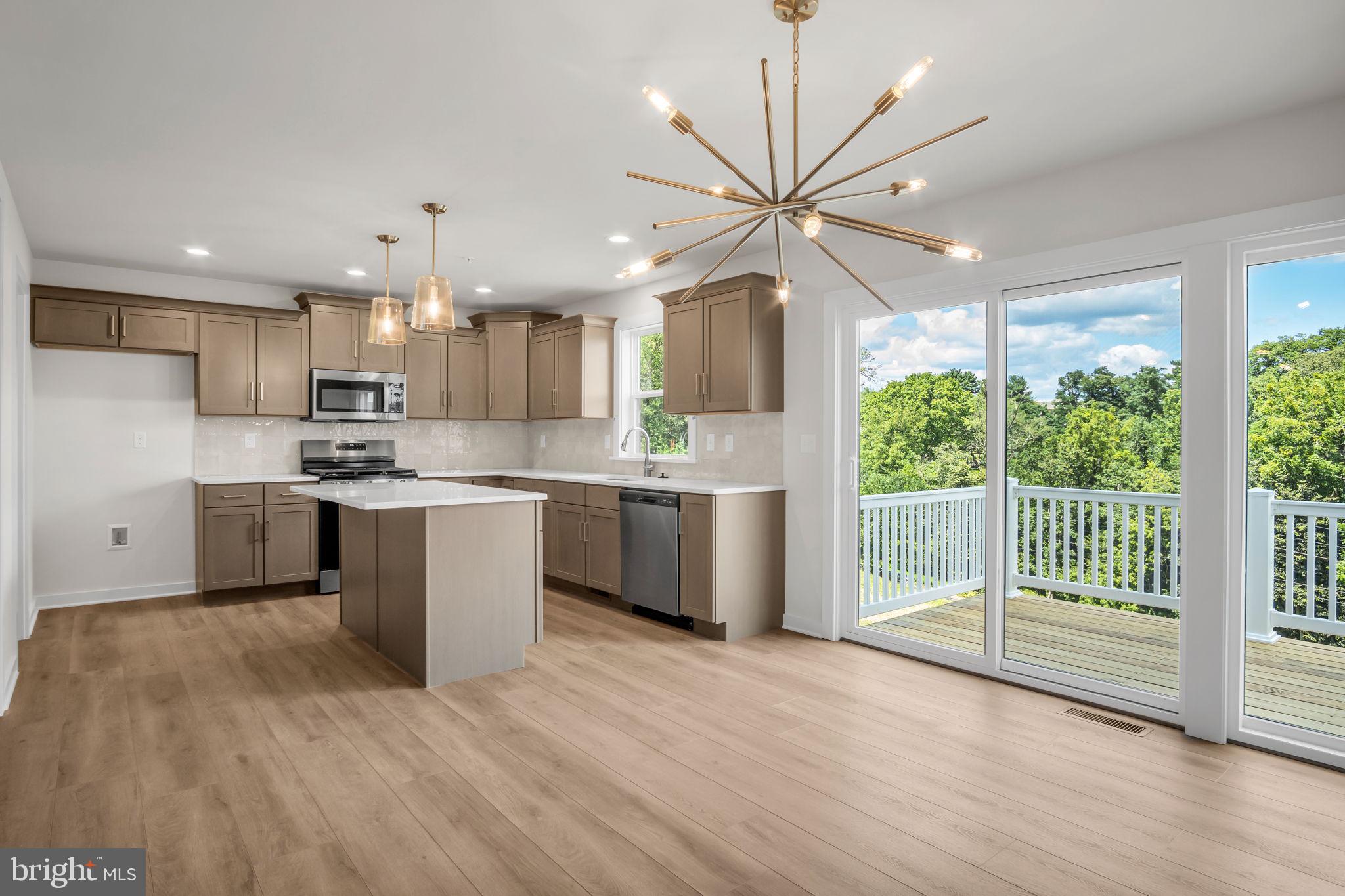 AUTUMN CHASE - Residential