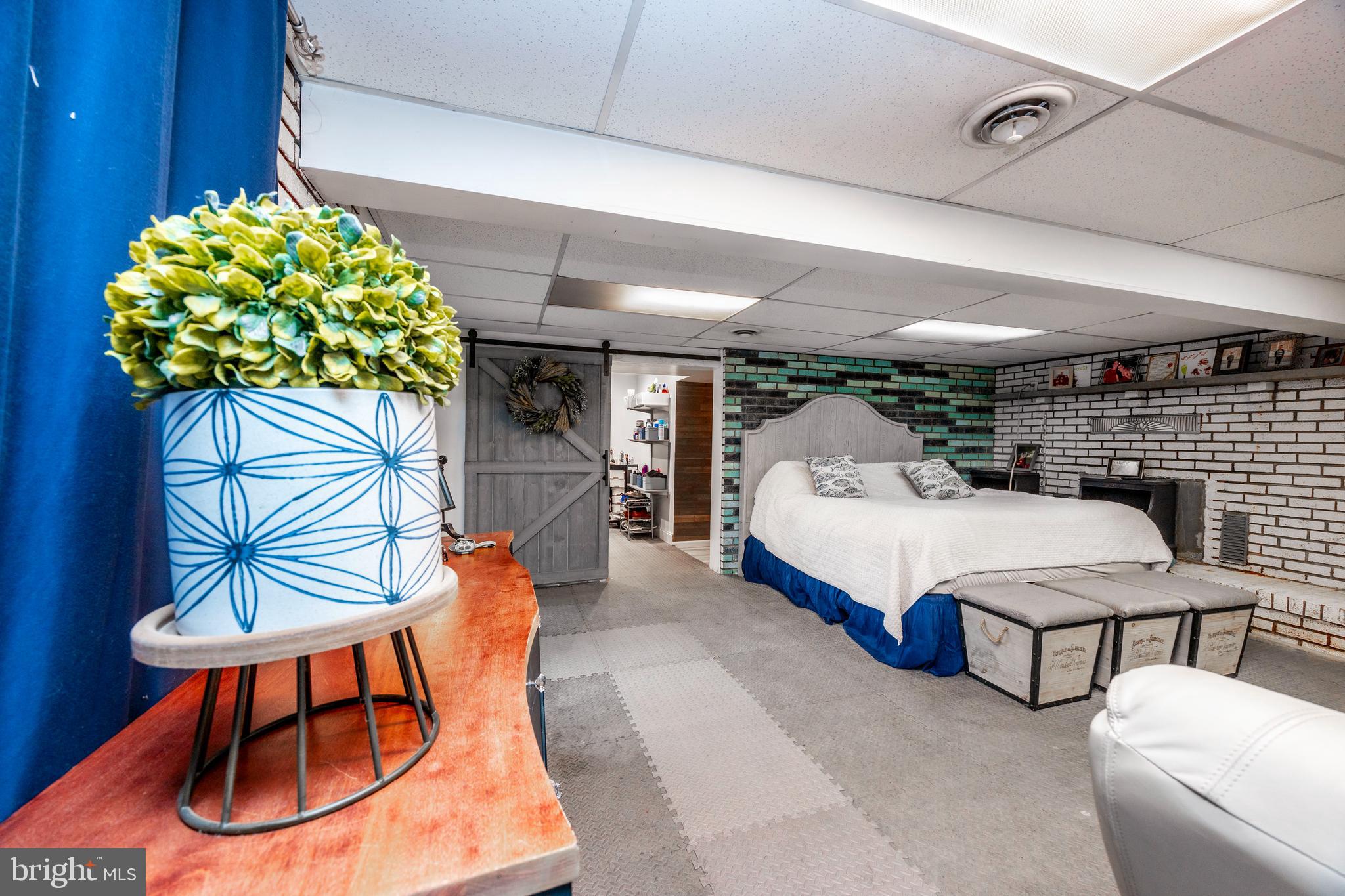 MIDDLEBOROUGH - Land