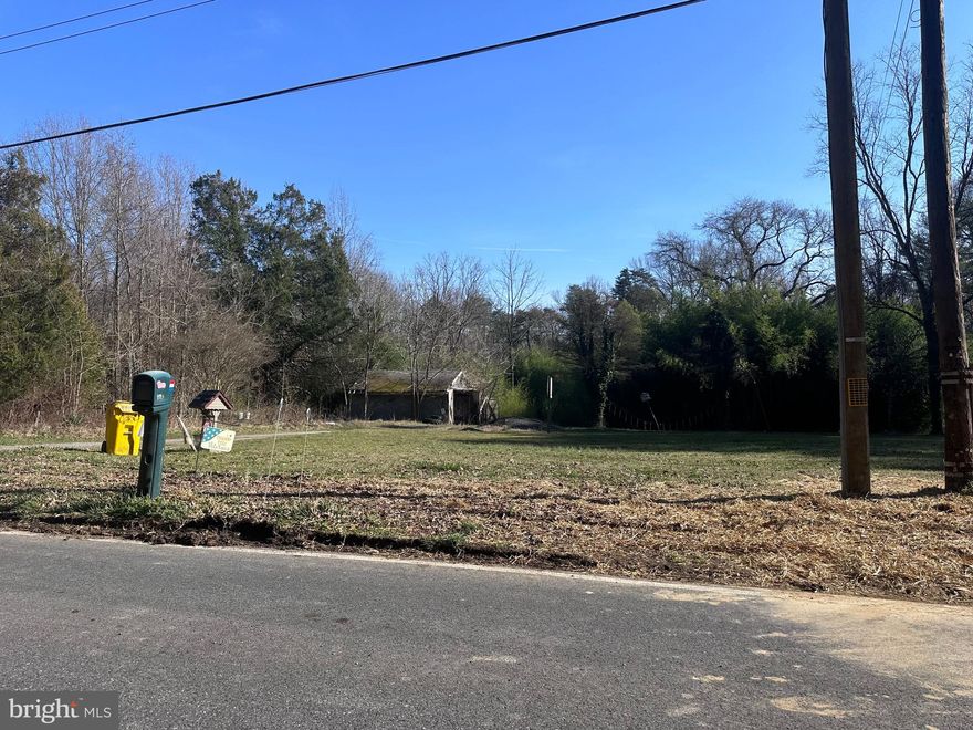Home is a tear down DO NOT ENTER!
Grading permit is pending!  See documents for grading, septic, floor plans
Owner has plans for a home over 6000 sq ft
