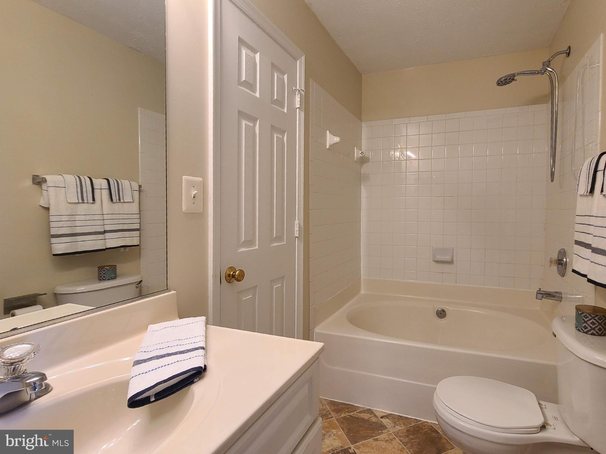 CHARLESTOWN COMMONS - Residential Lease