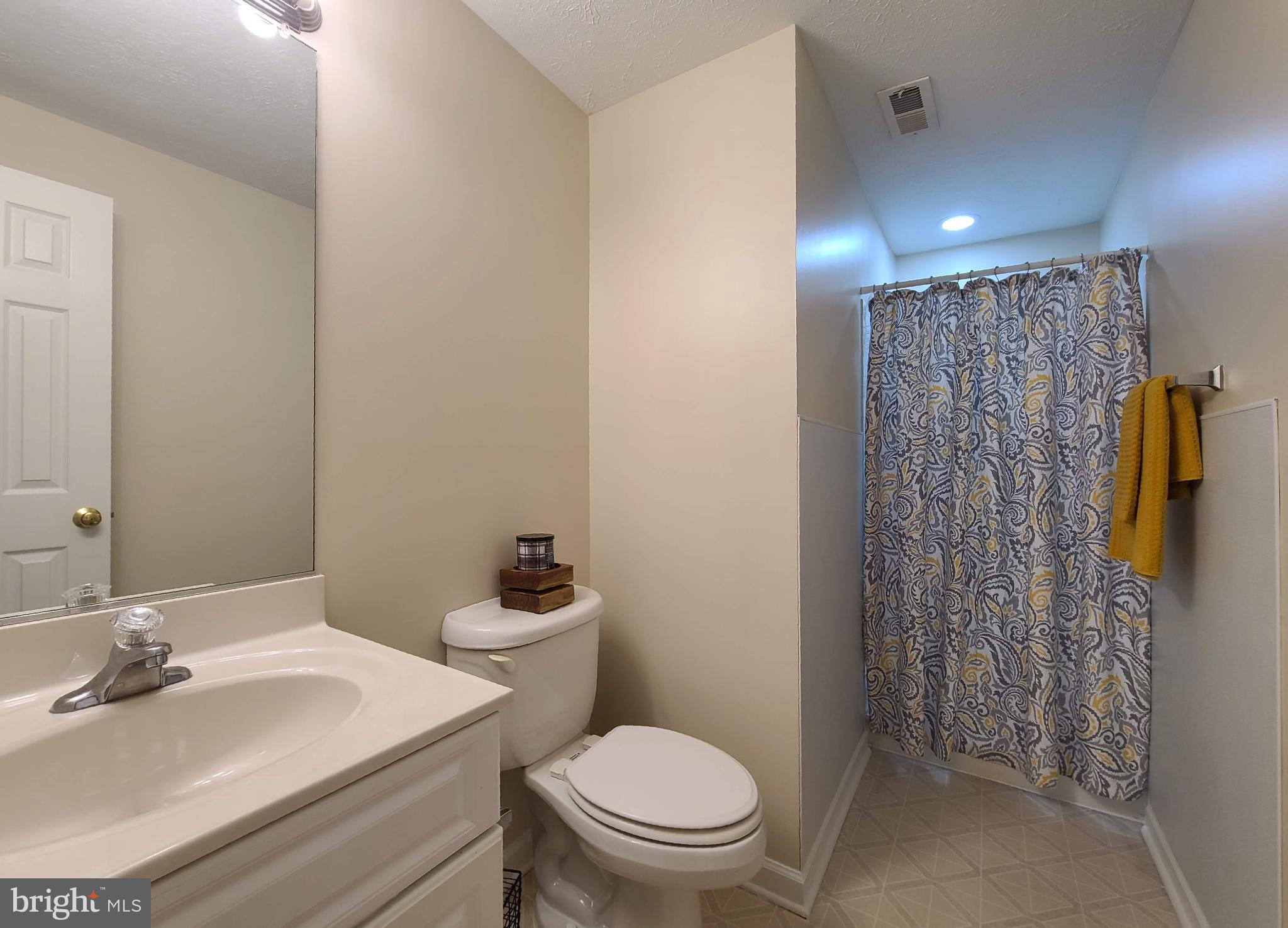 CHARLESTOWN COMMONS - Residential Lease