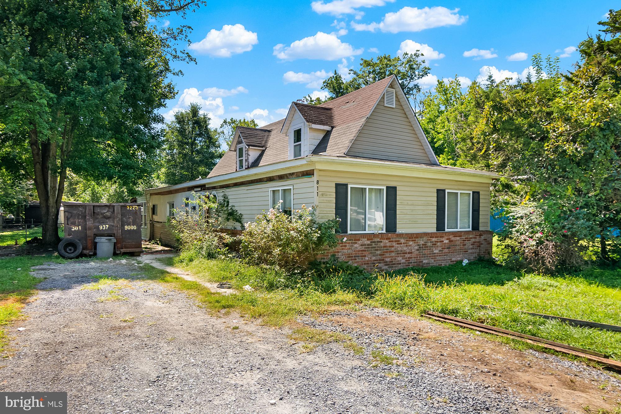 811 CEDAR AVENUE