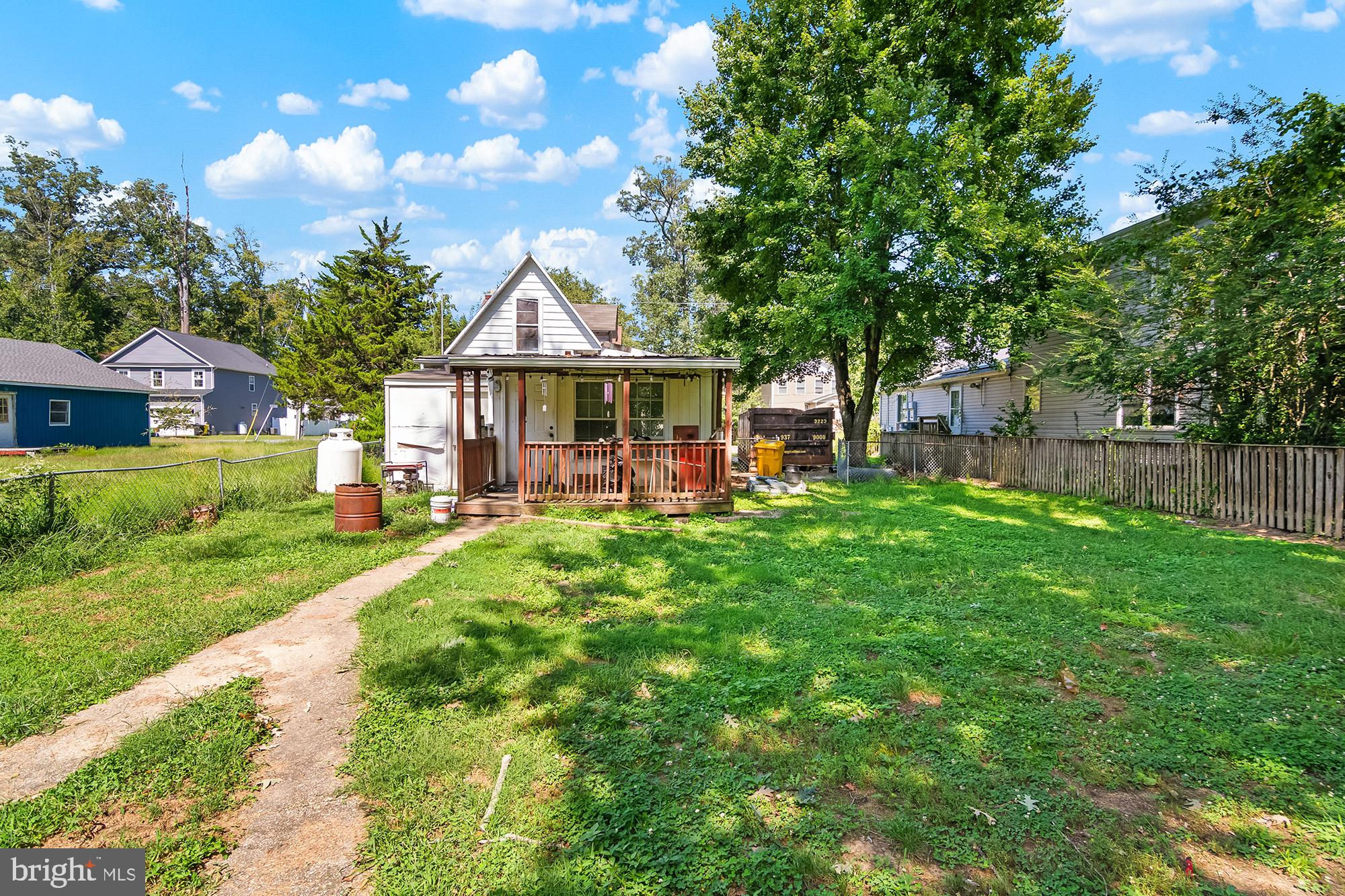 811 CEDAR AVENUE