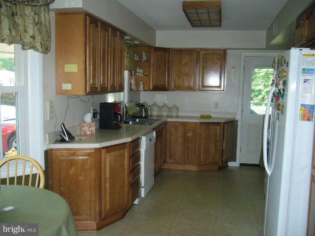 LANDMARK SQUARE - Residential