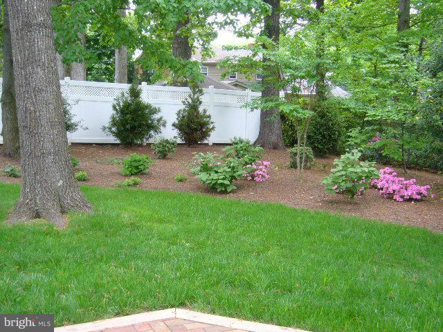 LANDMARK SQUARE - Residential