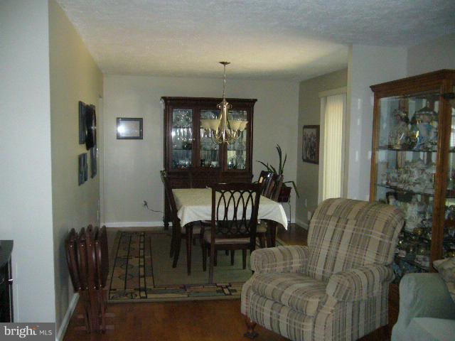 LANDMARK SQUARE - Residential