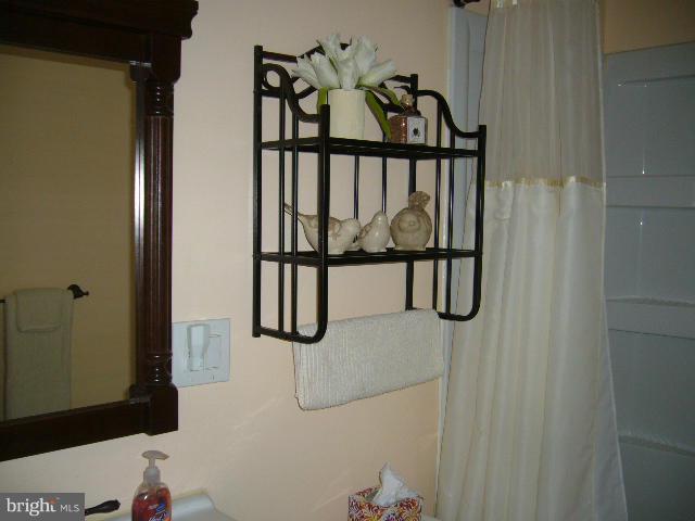 LANDMARK SQUARE - Residential