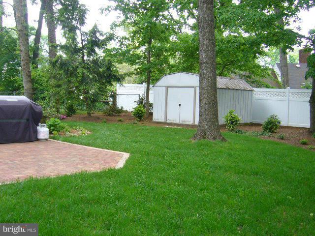 LANDMARK SQUARE - Residential