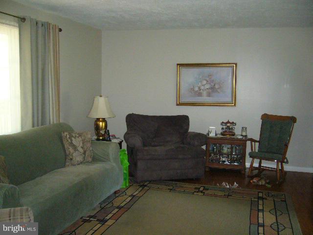 LANDMARK SQUARE - Residential