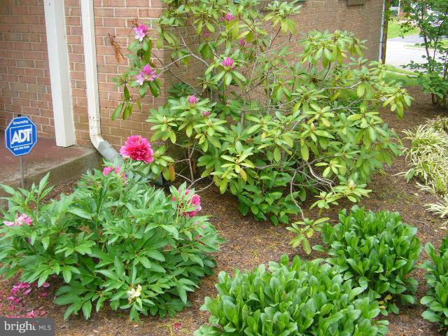 LANDMARK SQUARE - Residential