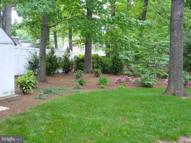 LANDMARK SQUARE - Residential