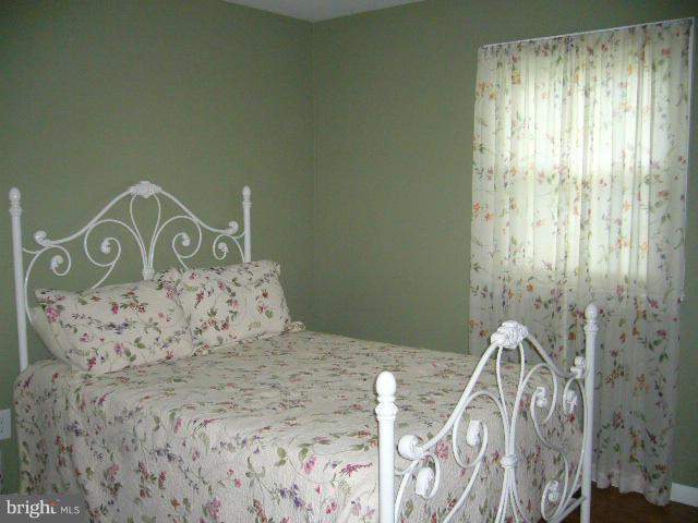 LANDMARK SQUARE - Residential