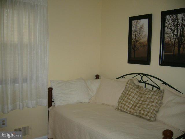 LANDMARK SQUARE - Residential