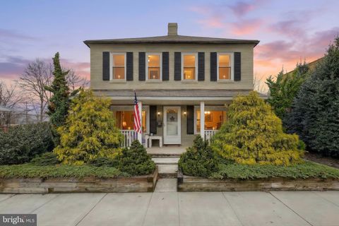 Multifamily For Sale - 209 N 3rd Street<br/> HANOVER, PA 17331