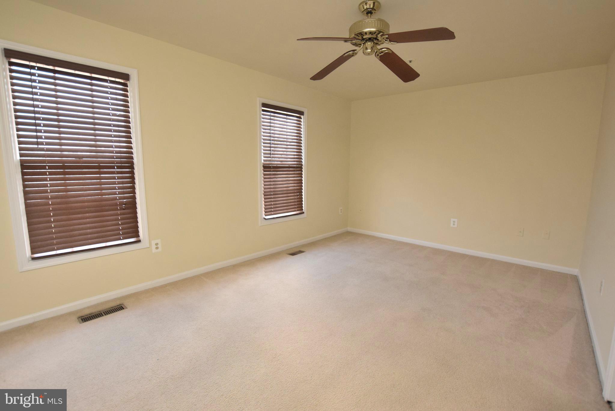 PARADISE - Residential Lease