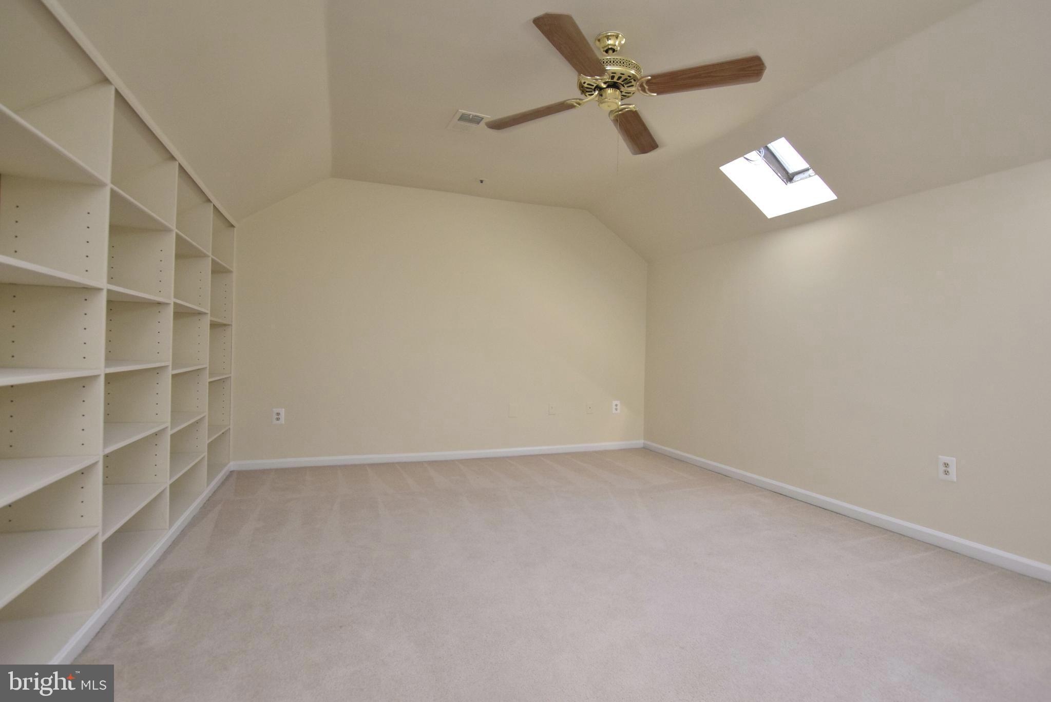 PARADISE - Residential Lease