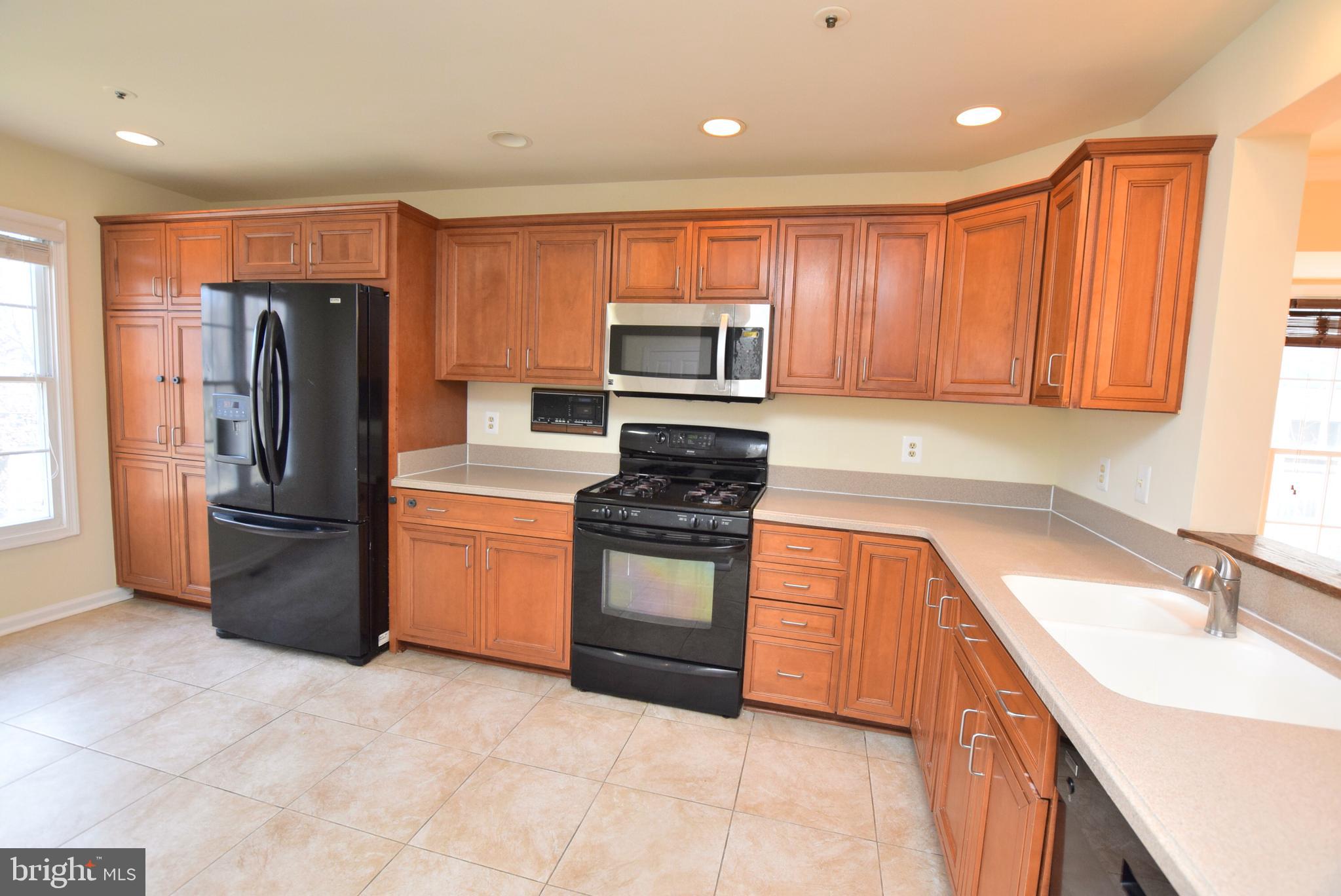 PARADISE - Residential Lease