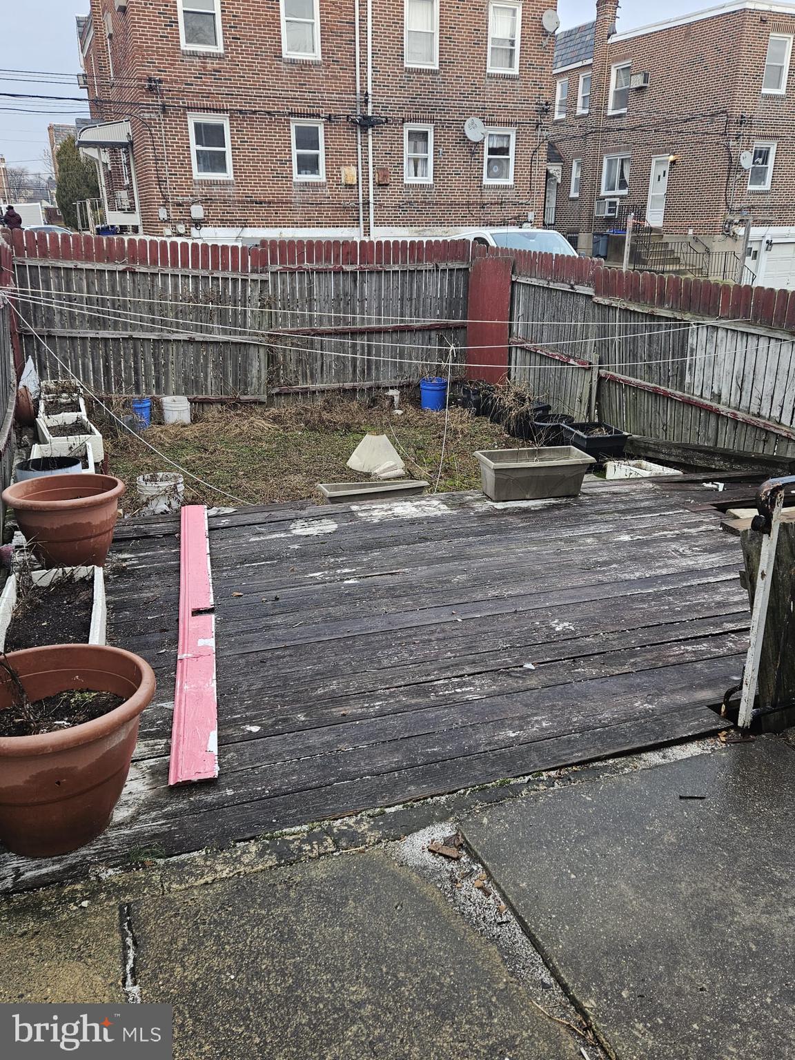 LAWNDALE - Residential