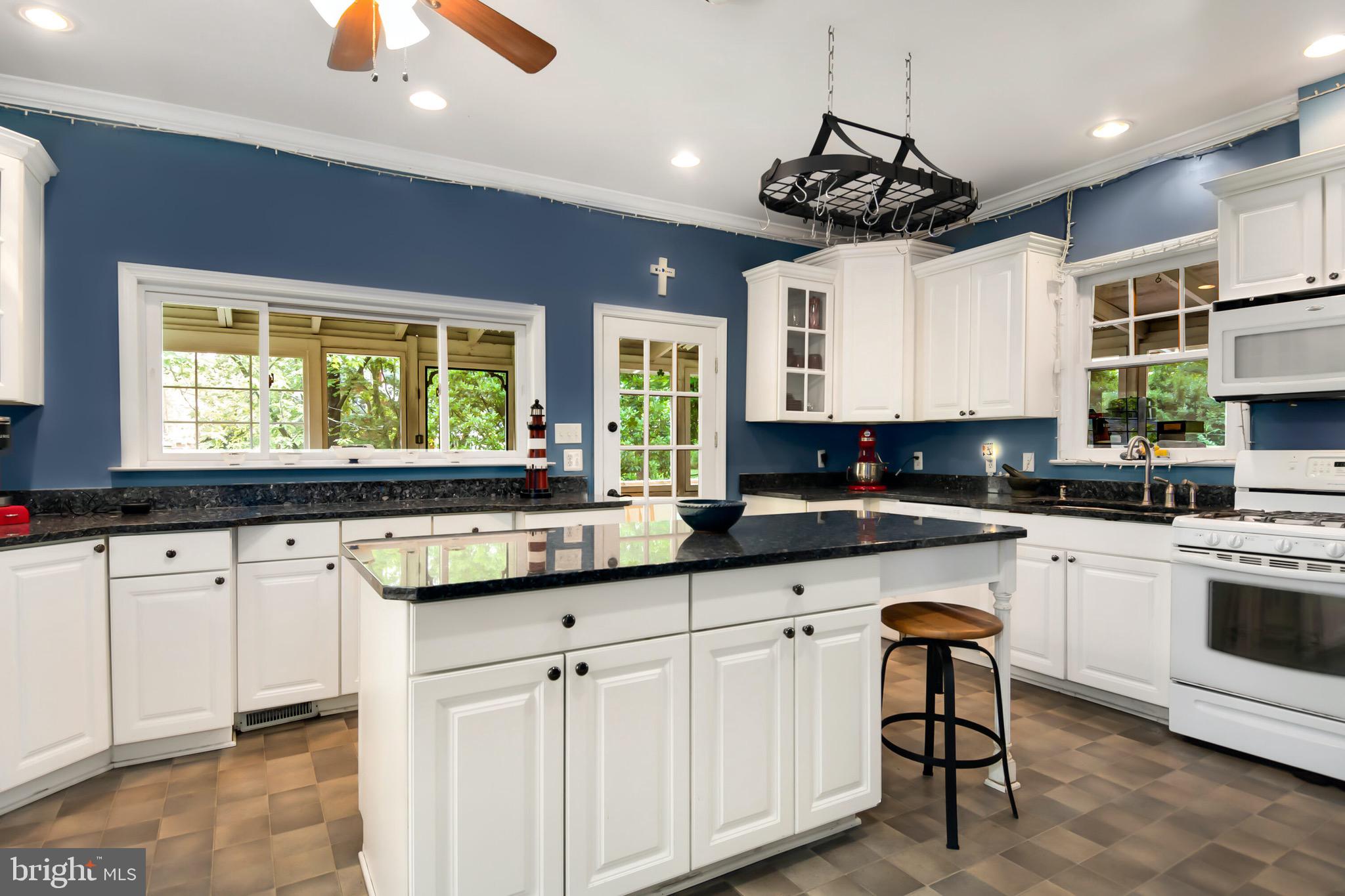 CHARLTON HEIGHTS - Residential