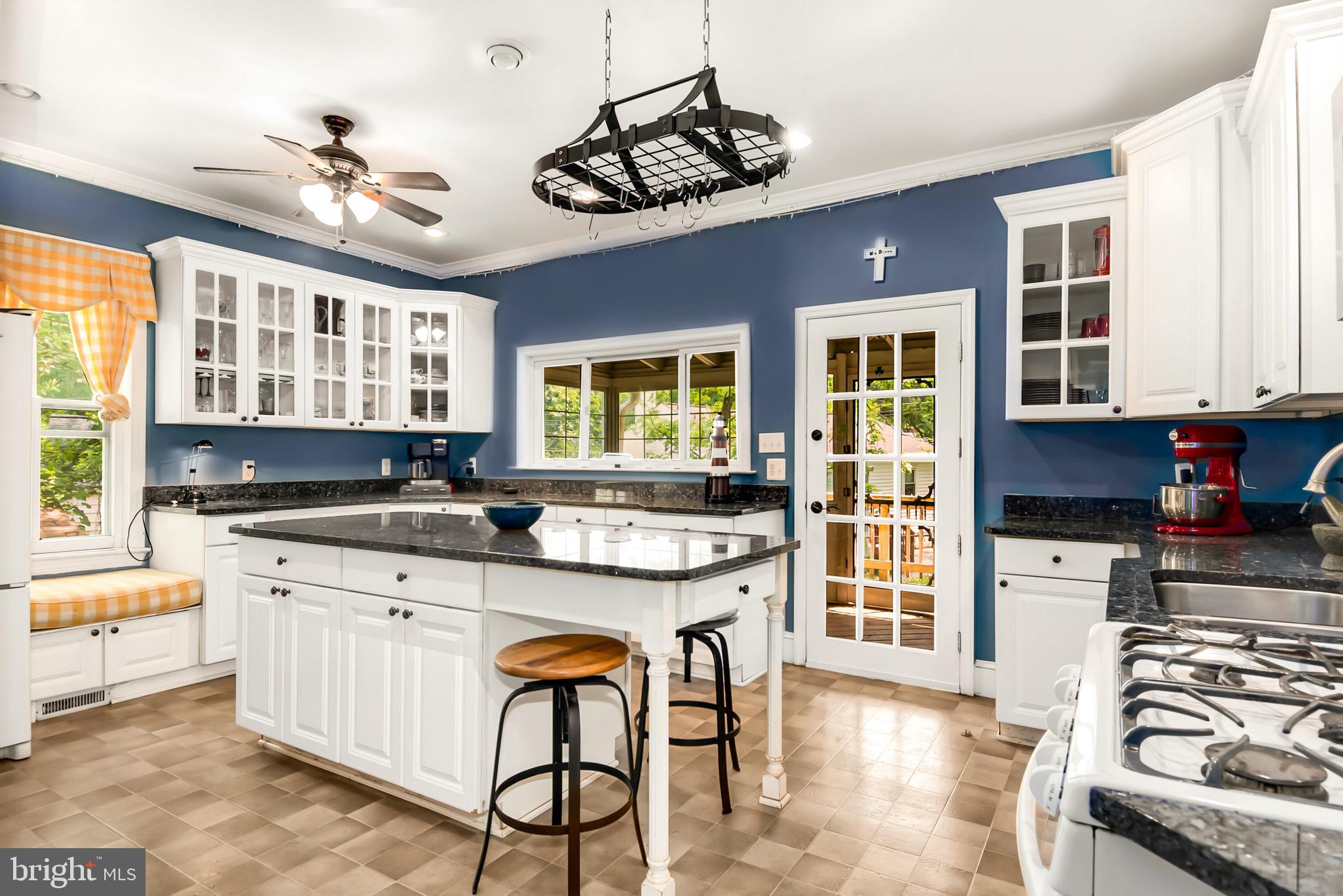 CHARLTON HEIGHTS - Residential