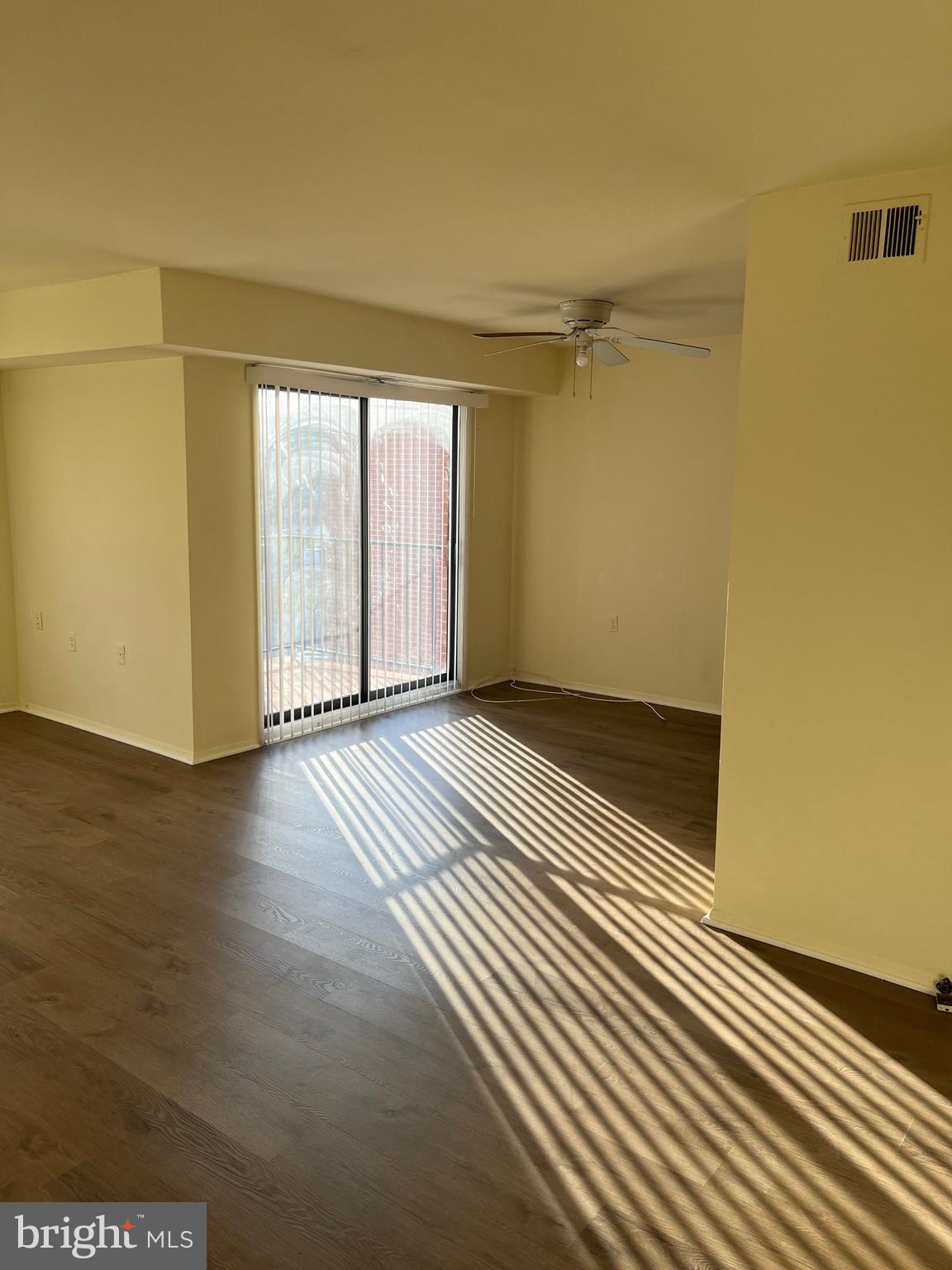 COUNTRY CLUB GREEN - Residential Lease