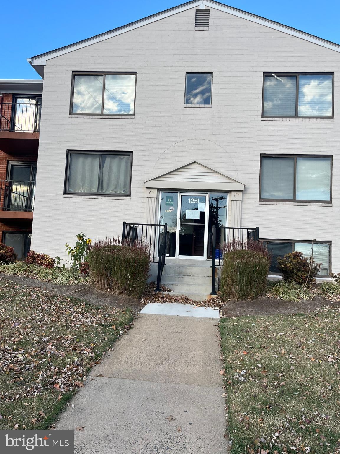 COUNTRY CLUB GREEN - Residential Lease