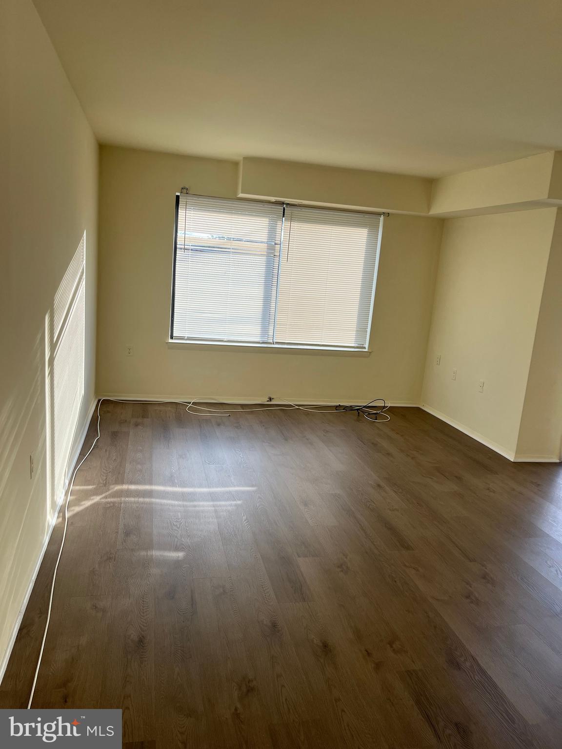 COUNTRY CLUB GREEN - Residential Lease