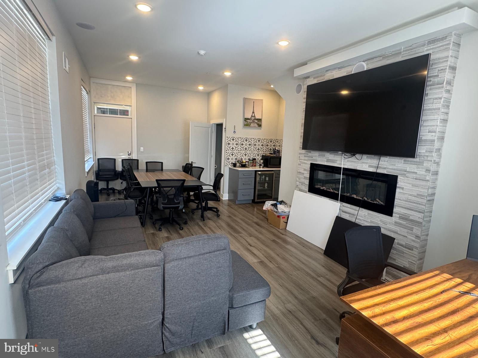 PHILADELPHIA - Commercial Lease