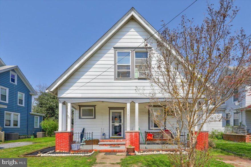 Looking for a cozy and charming home in a small-town setting? This is it! This 2 bed, 1.5 bath craftsman home is move-in ready and just minutes from the Choptank marina. You'll love the character and details of this home, like the fireplace. And with a great location in town, you'll be close to all the amenities you need.