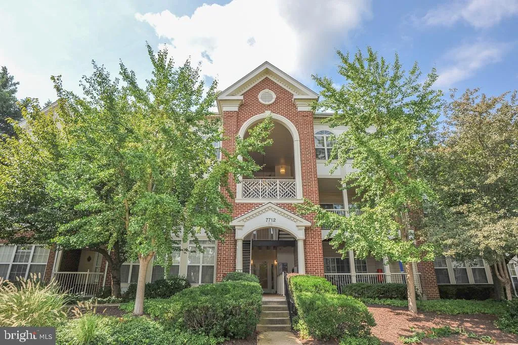 7712 Haynes Point Way, Alexandria, VA 22315