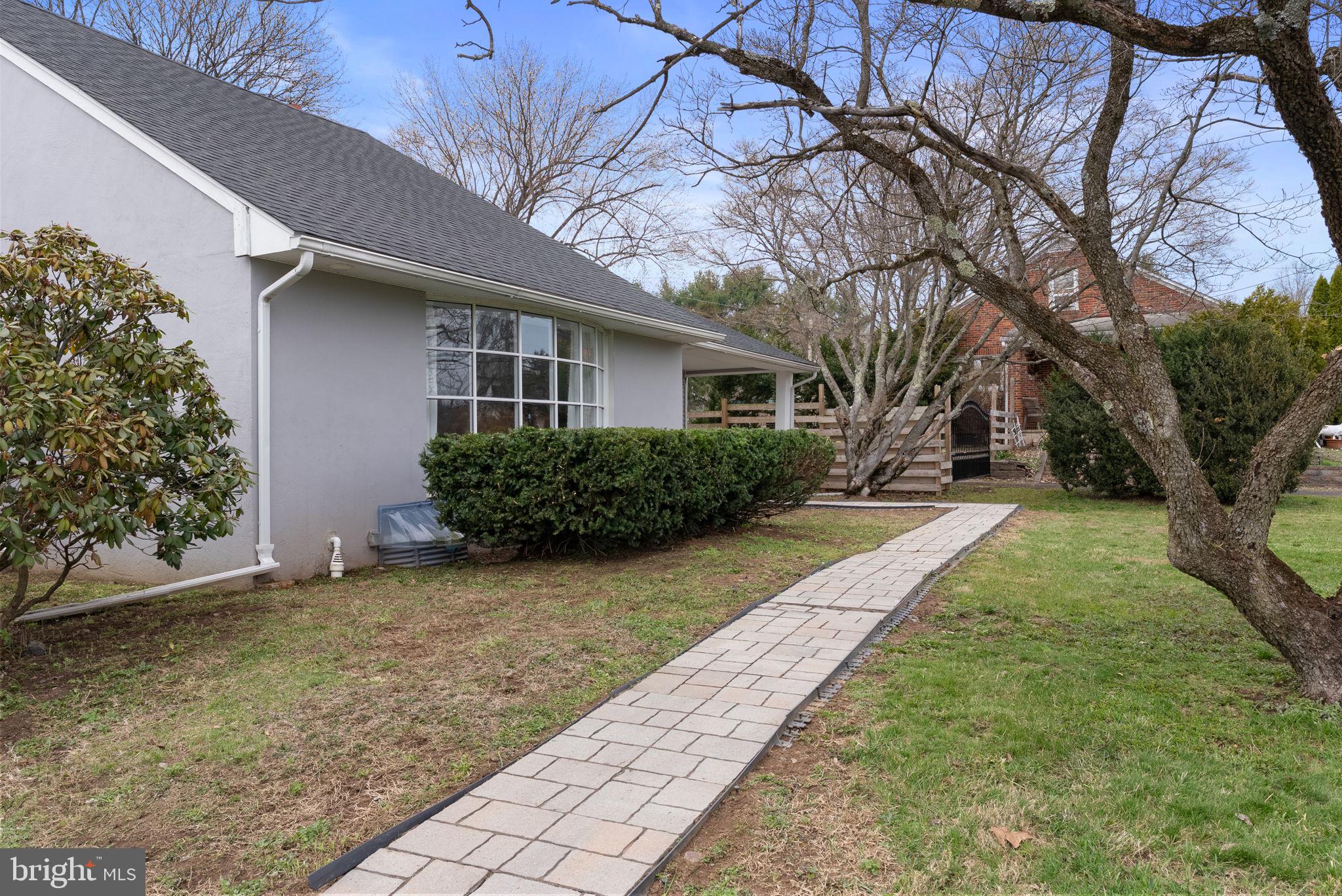 PENNSBURG - Residential