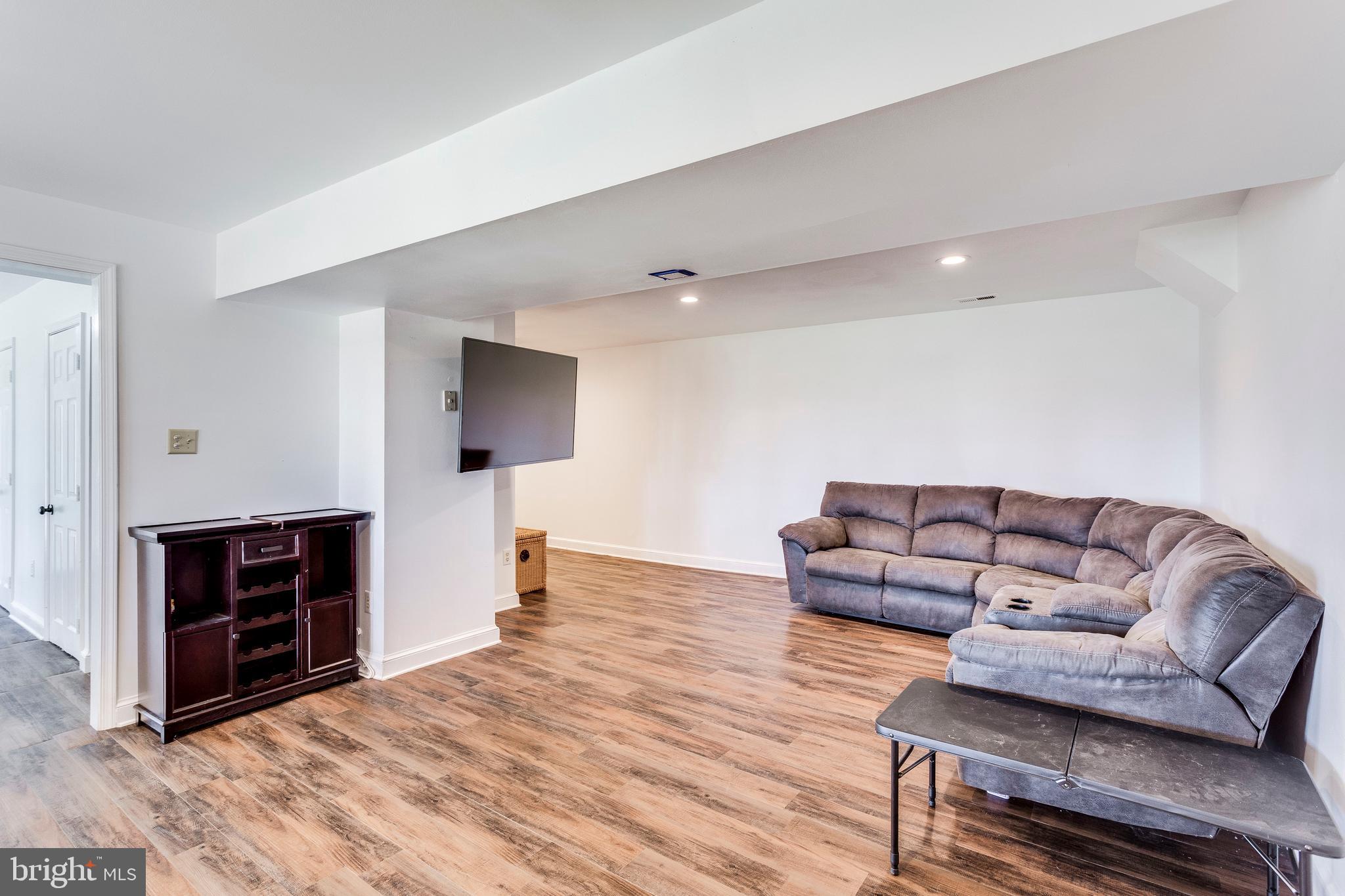 ENGLISH MEADOWS - Residential