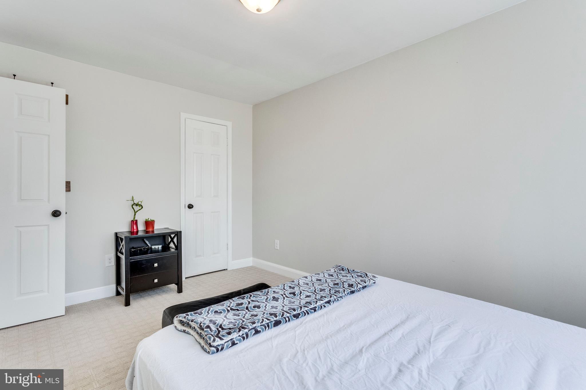 ENGLISH MEADOWS - Residential