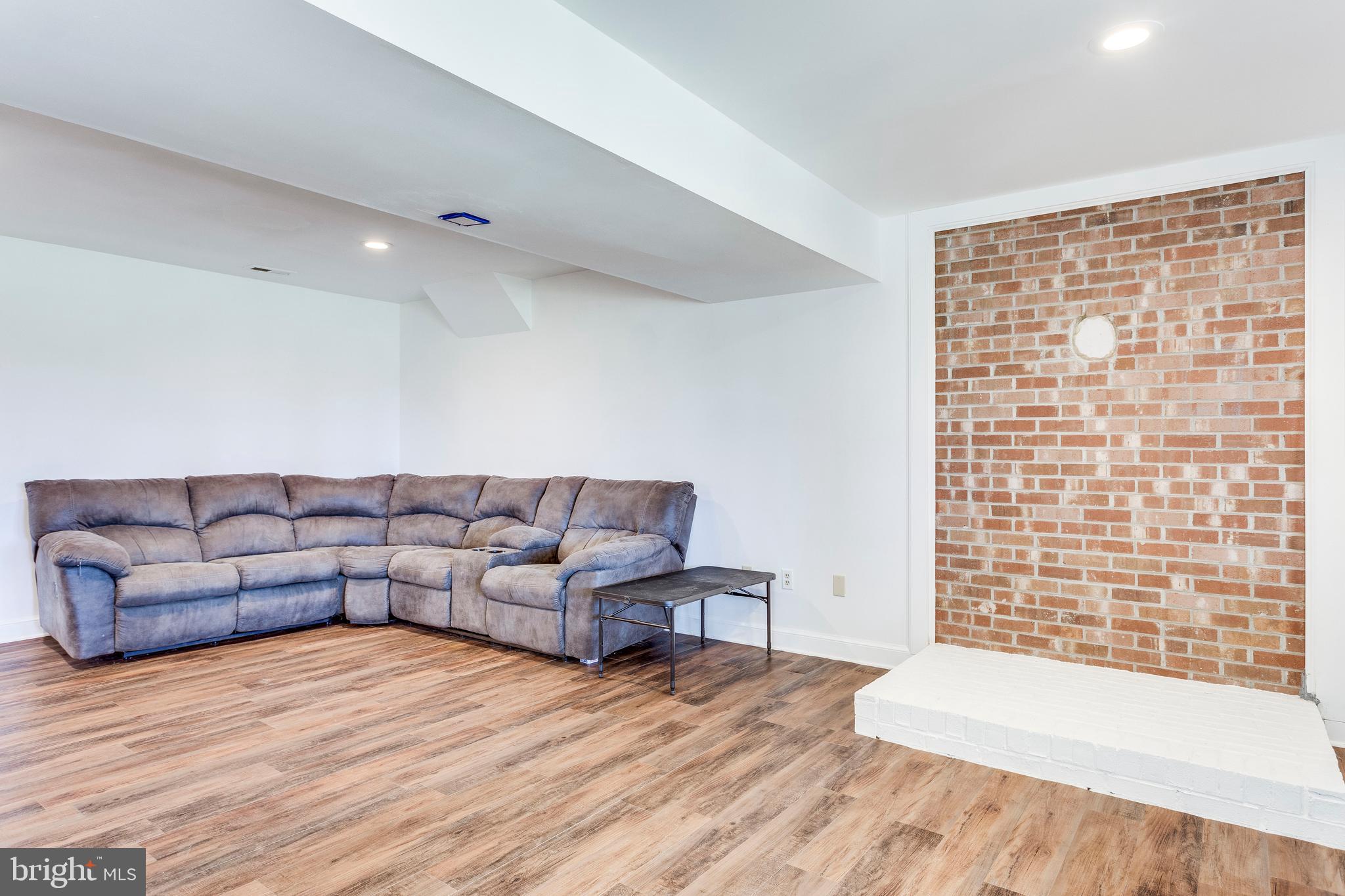 ENGLISH MEADOWS - Residential