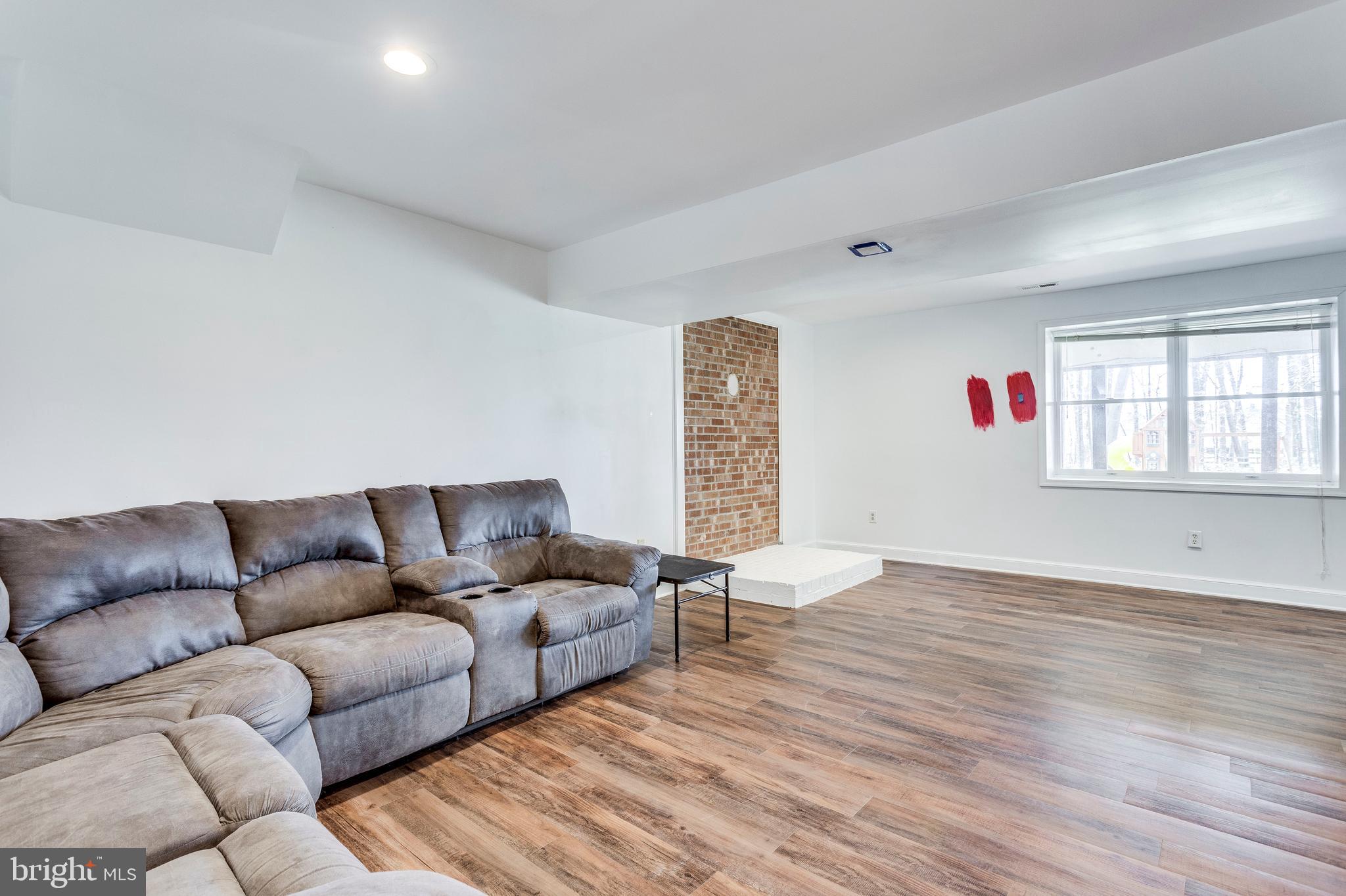 ENGLISH MEADOWS - Residential