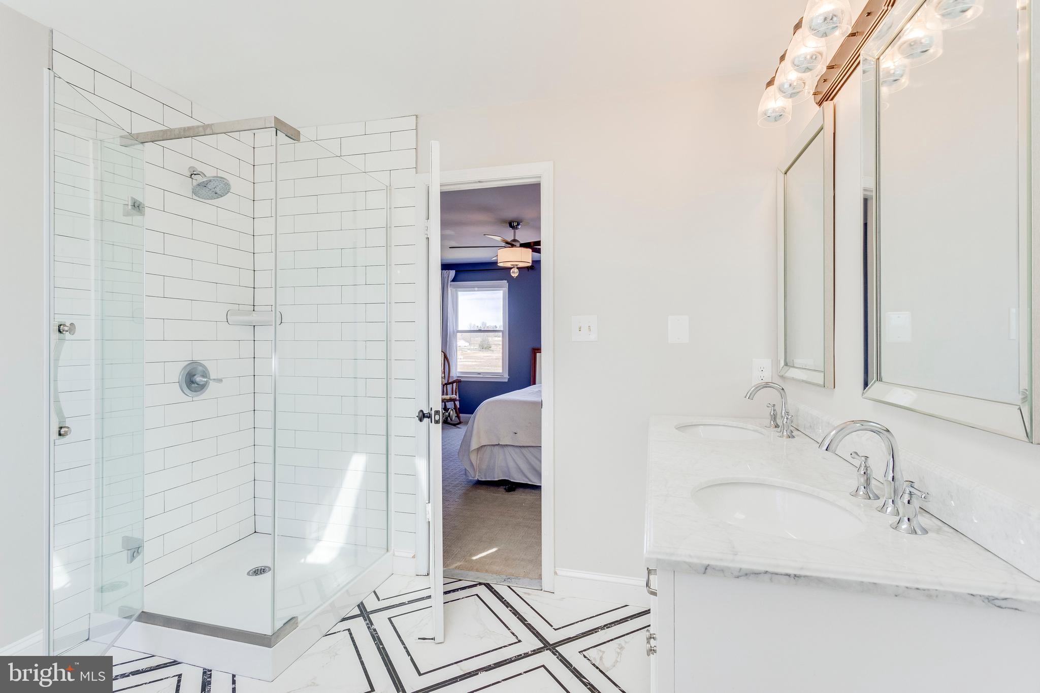 ENGLISH MEADOWS - Residential