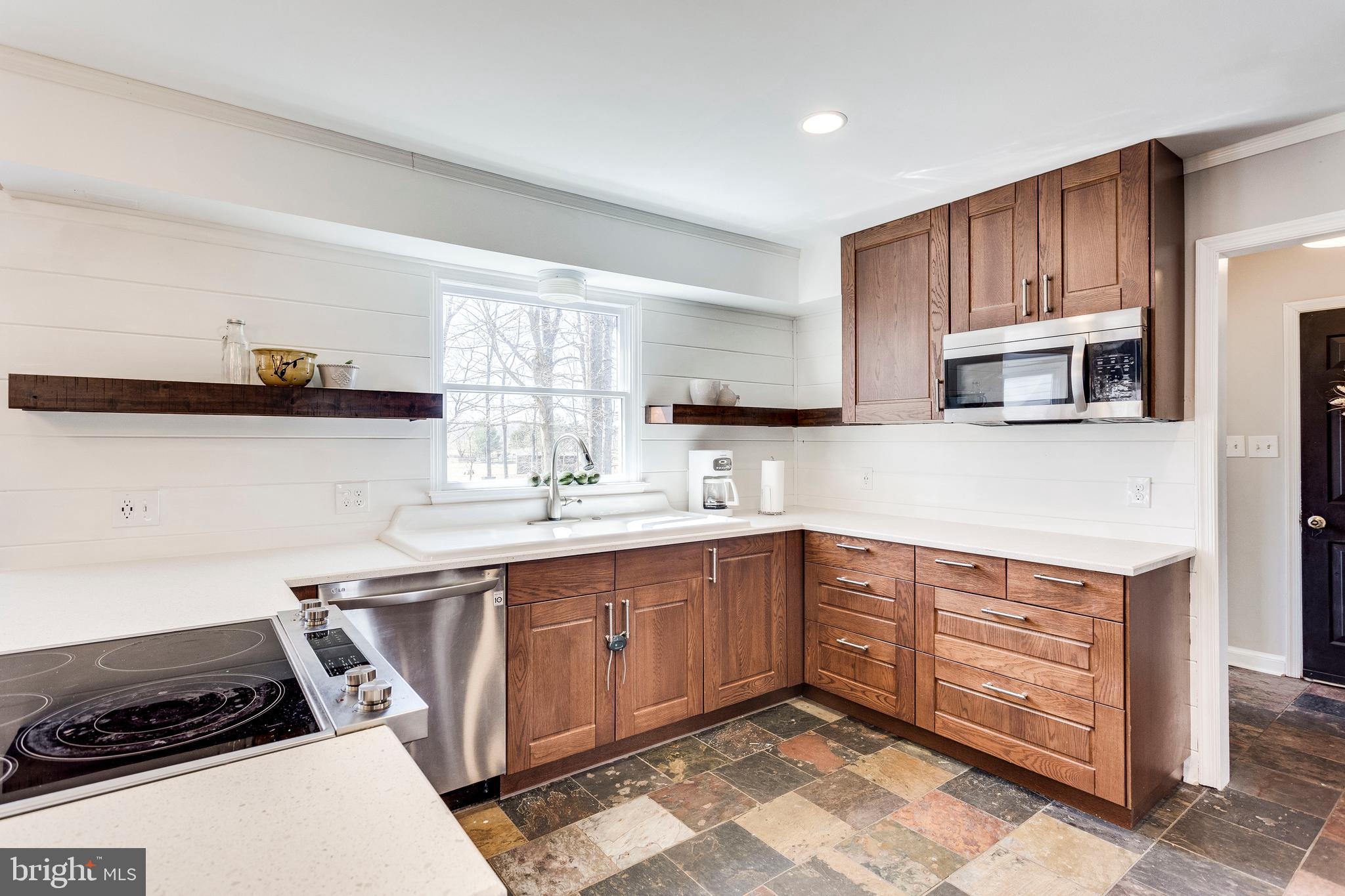 ENGLISH MEADOWS - Residential