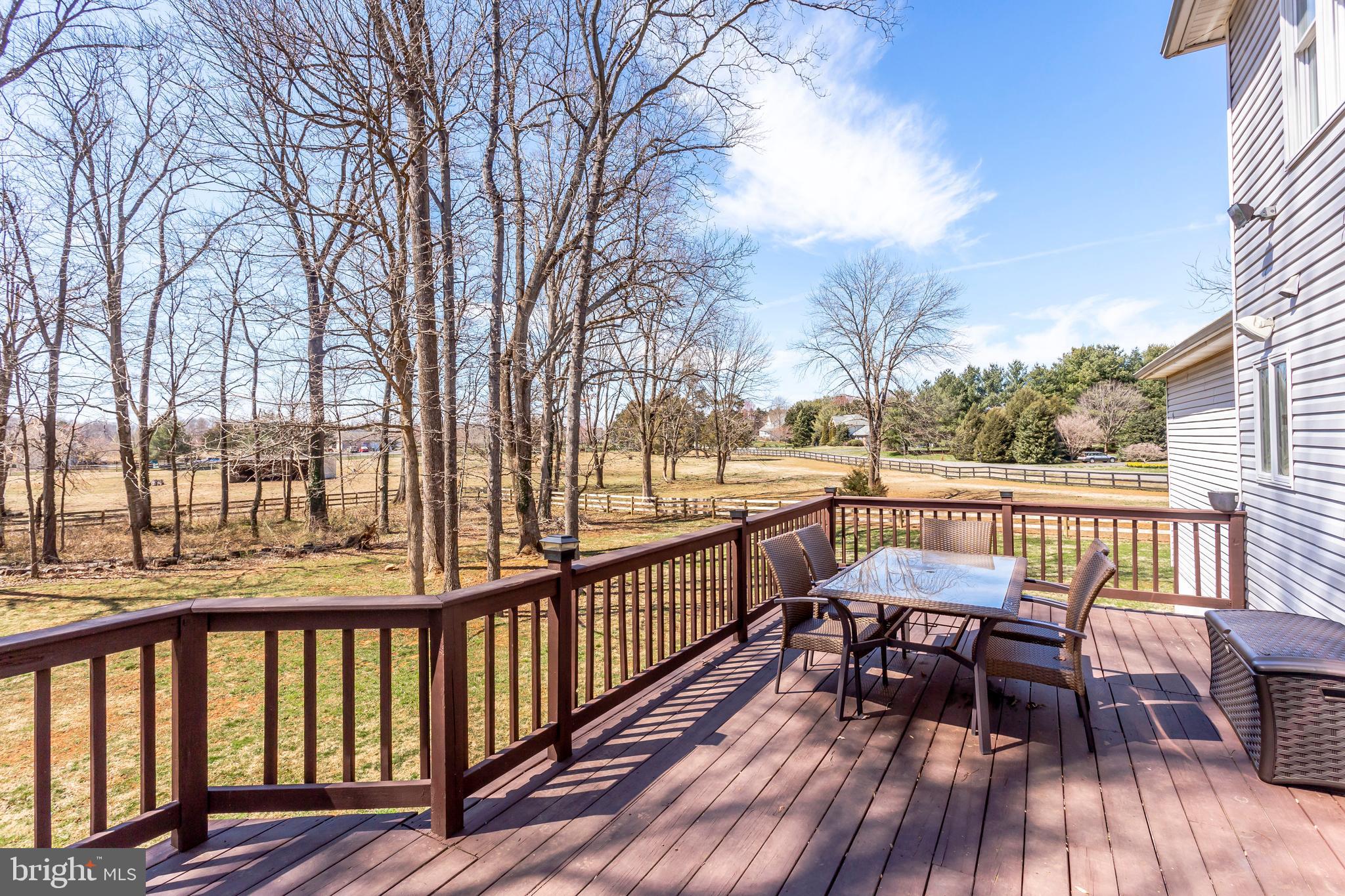 ENGLISH MEADOWS - Residential