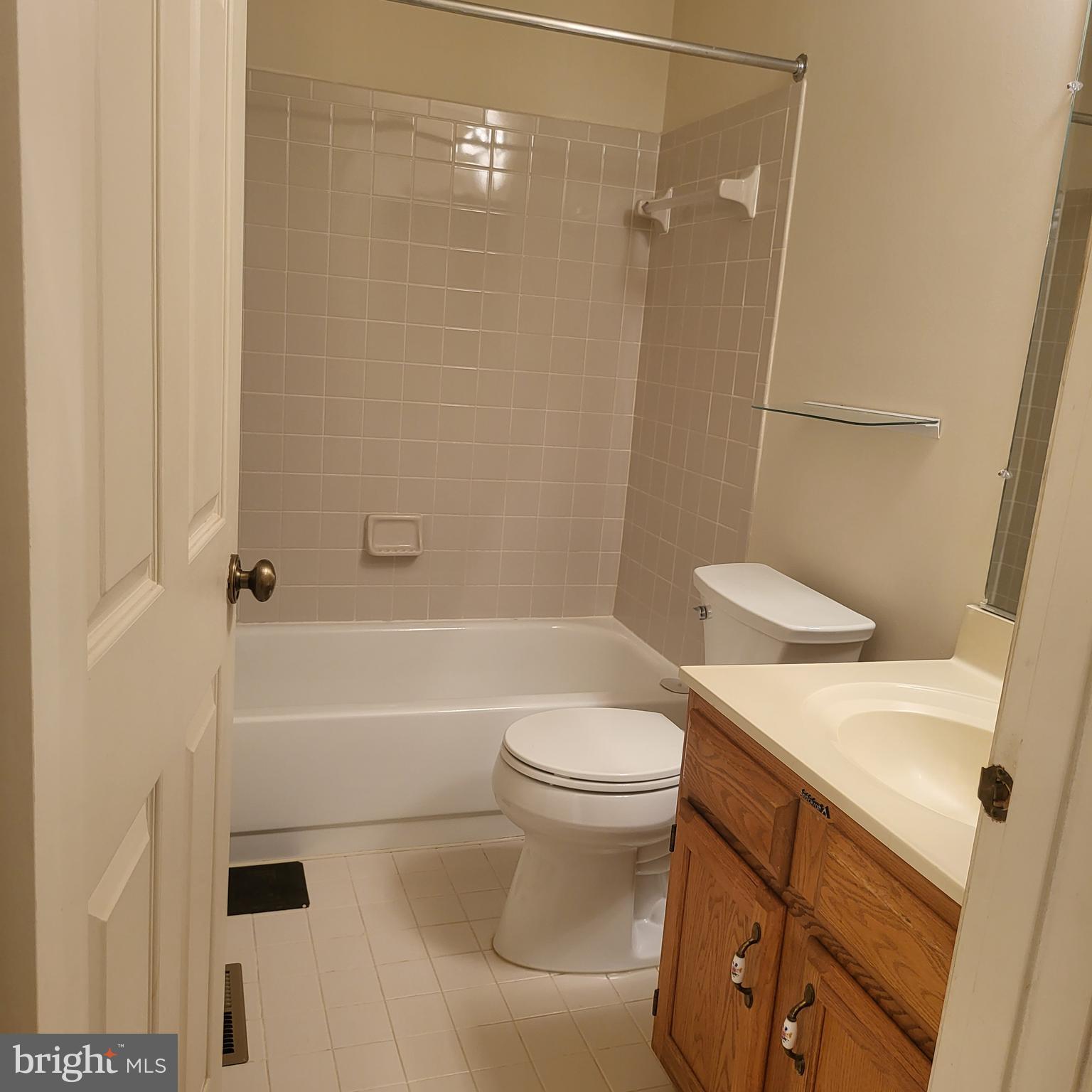 HILL STREET ESTATES - Residential Lease