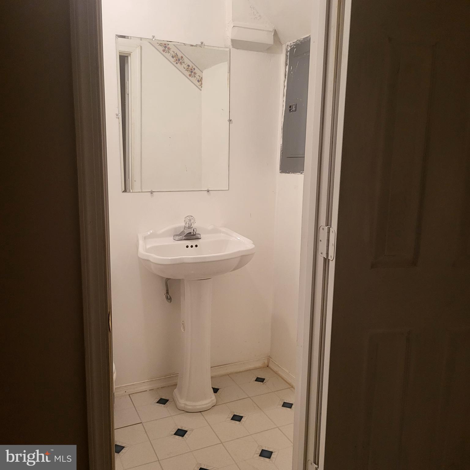 HILL STREET ESTATES - Residential Lease